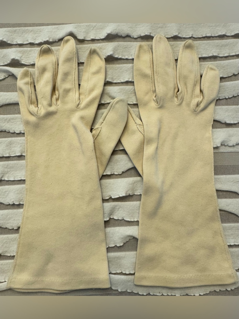 Vintage Fownes Royal Opera Length Dress Gloves 1950 VTG Cream Womens 8 Tea Party